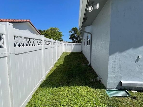 8588 NW 27th Dr, Coral Springs FL 33065