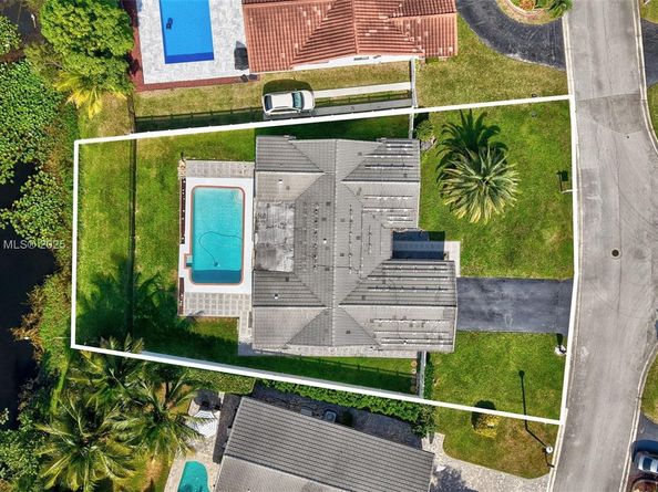 8588 NW 27th Dr, Coral Springs FL 33065