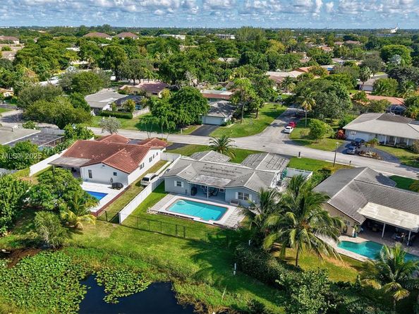 8588 NW 27th Dr, Coral Springs FL 33065