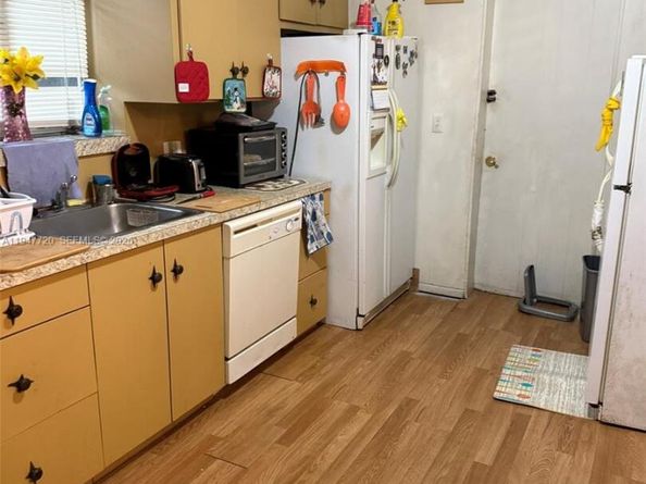 2560 SW 22nd Ave, Miami FL 33133