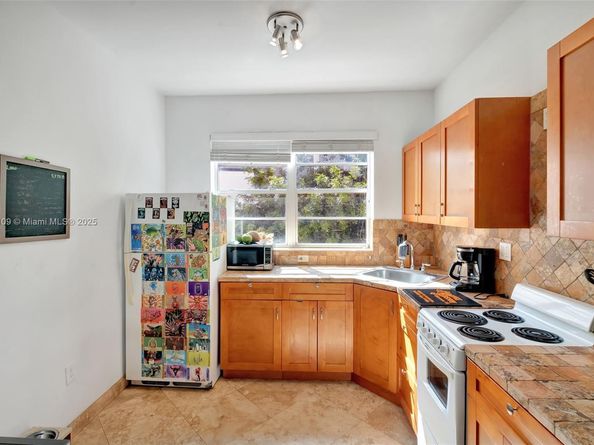 6881 Bay Dr 3, Miami Beach FL 33141