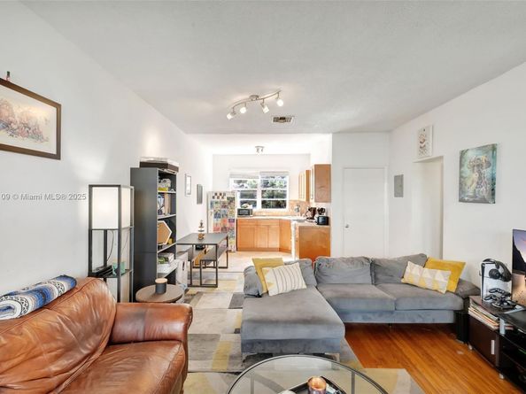 6881 Bay Dr 3, Miami Beach FL 33141