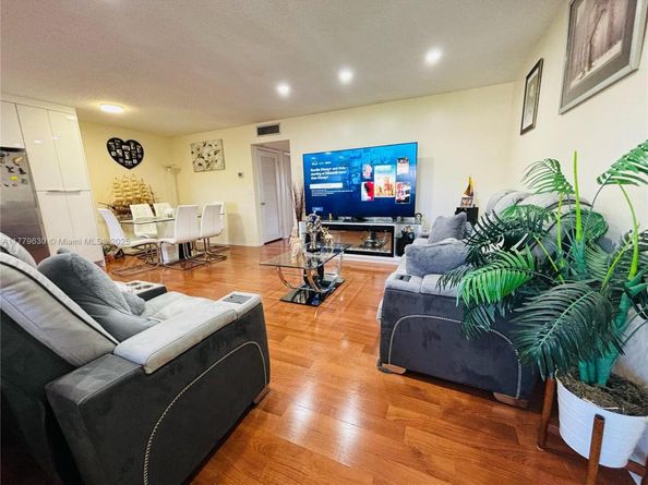 5300 Washington St 5300 Washington St E209, Hollywood FL 33021