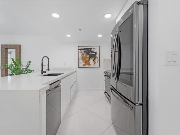 7601 E Treasure Dr 819, North Bay Village FL 33141