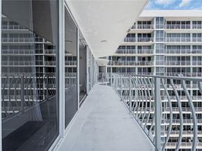 7601 E Treasure Dr 819, North Bay Village FL 33141