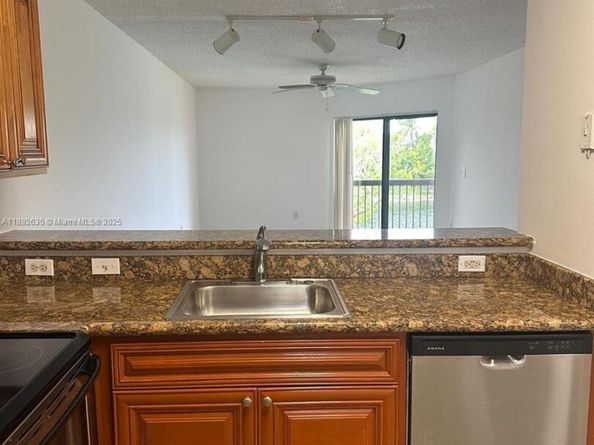 9941 Nob Hill Ln 9941, Sunrise FL 33351