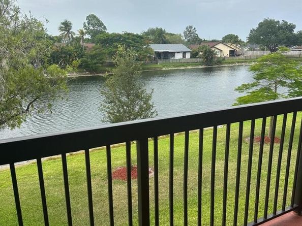 9941 Nob Hill Ln 9941, Sunrise FL 33351