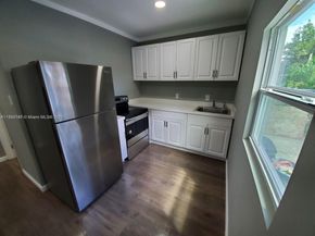 2425 NW 28th St, Miami FL 33142