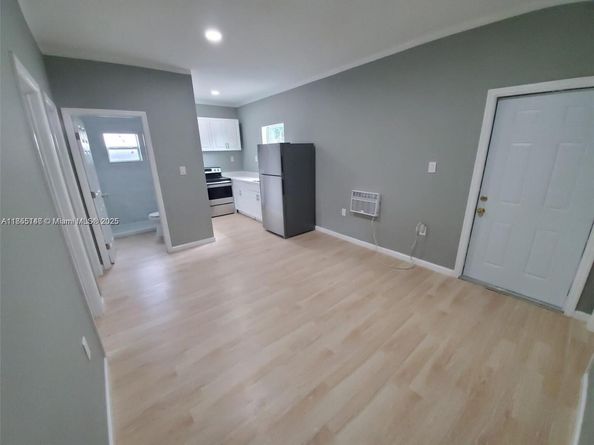 2425 NW 28th St, Miami FL 33142