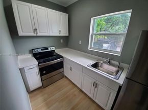 2425 NW 28th St, Miami FL 33142