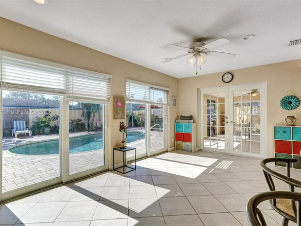 6740 Douglas St, Hollywood FL 33024