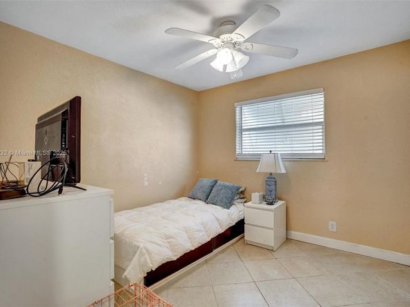 6740 Douglas St, Hollywood FL 33024