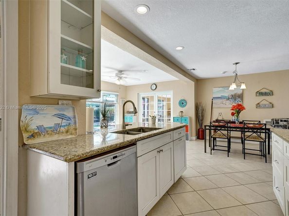 6740 Douglas St, Hollywood FL 33024