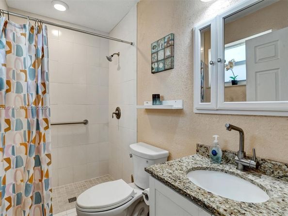 6740 Douglas St, Hollywood FL 33024