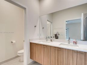 4652 NW 83rd Ave, Doral FL 33166