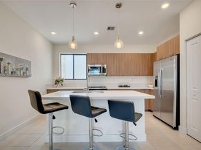 4652 NW 83rd Ave, Doral FL 33166