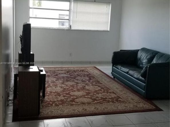 220 SW 9th Ave 519, Hallandale Beach FL 33009