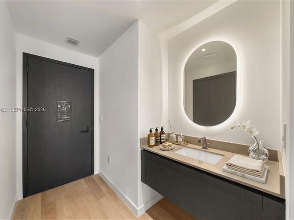 20 NE 11 St 2306B, Miami FL 33132