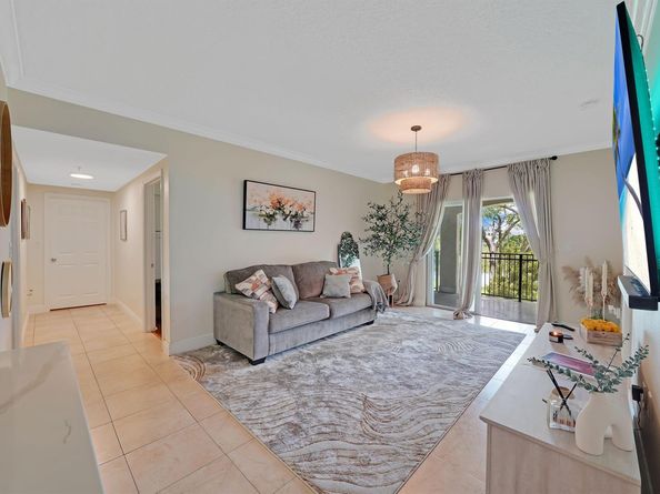 231 SW 116TH Avenue 19208, Pembroke Pines FL 33025