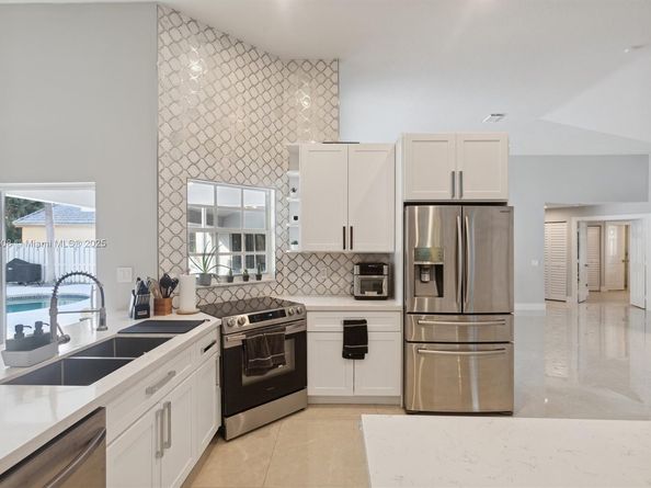 803 Heritage Dr, Weston FL 33326