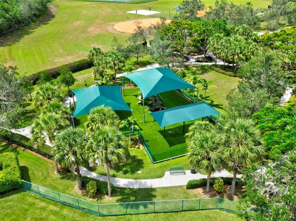 803 Heritage Dr, Weston FL 33326