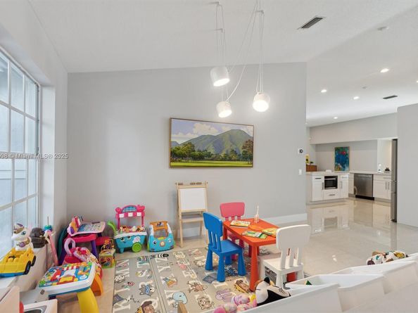 803 Heritage Dr, Weston FL 33326