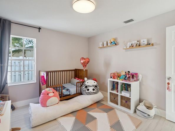 803 Heritage Dr, Weston FL 33326