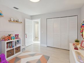 803 Heritage Dr, Weston FL 33326