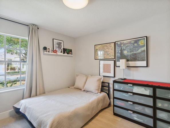 803 Heritage Dr, Weston FL 33326