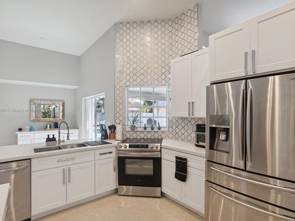803 Heritage Dr, Weston FL 33326