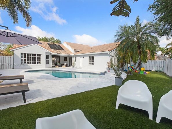 803 Heritage Dr, Weston FL 33326