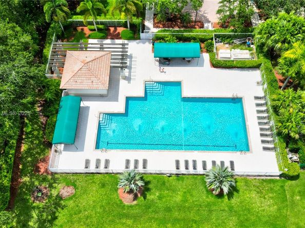 803 Heritage Dr, Weston FL 33326