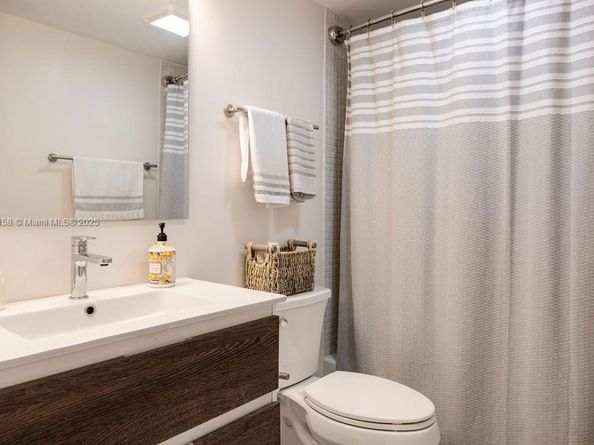 1300 St Charles Place PH12, Pembroke Pines FL 33026