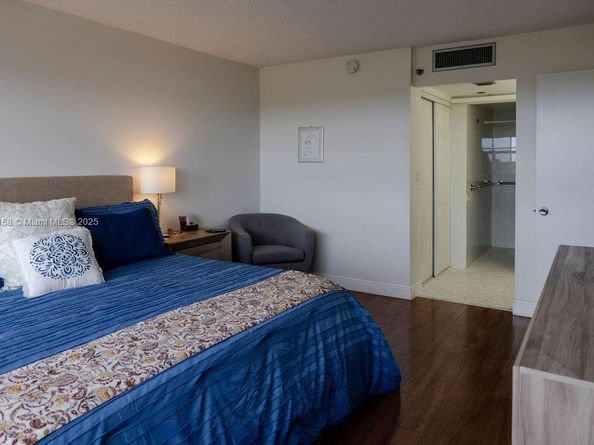 1300 St Charles Place PH12, Pembroke Pines FL 33026