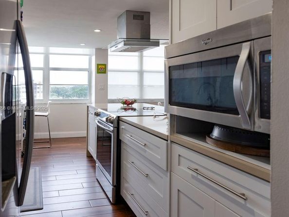 1300 St Charles Place PH12, Pembroke Pines FL 33026