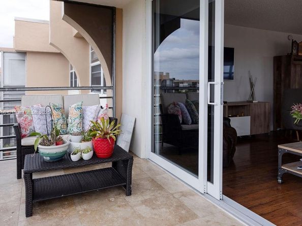 1300 St Charles Place PH12, Pembroke Pines FL 33026