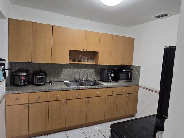 217 E 20th St, Hialeah FL 33010