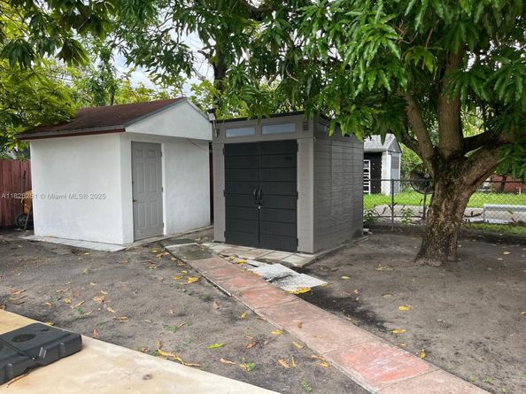 217 E 20th St, Hialeah FL 33010