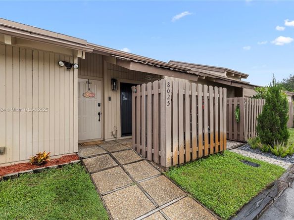 8025 SW 21st Ct, Davie FL 33324