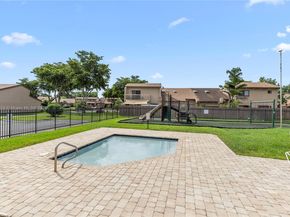 8025 SW 21st Ct, Davie FL 33324