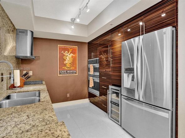 325 S Biscayne Blvd 2519, Miami FL 33131