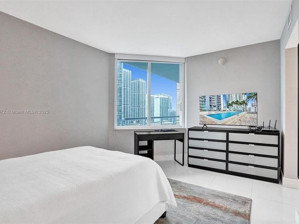325 S Biscayne Blvd 2519, Miami FL 33131