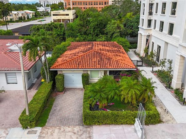 345 Malaga Ave, Coral Gables FL 33134
