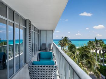 3737 Collins Ave