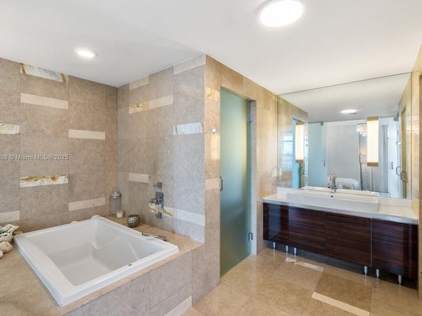 3737 Collins Ave S503, Miami Beach FL 33140
