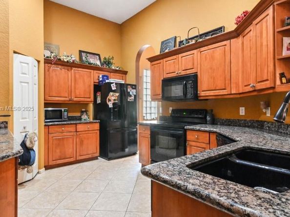 5764 NW 125th Ter, Coral Springs FL 33076