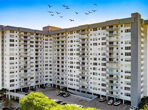 137 Golden Isles Dr 305, Hallandale Beach FL 33009