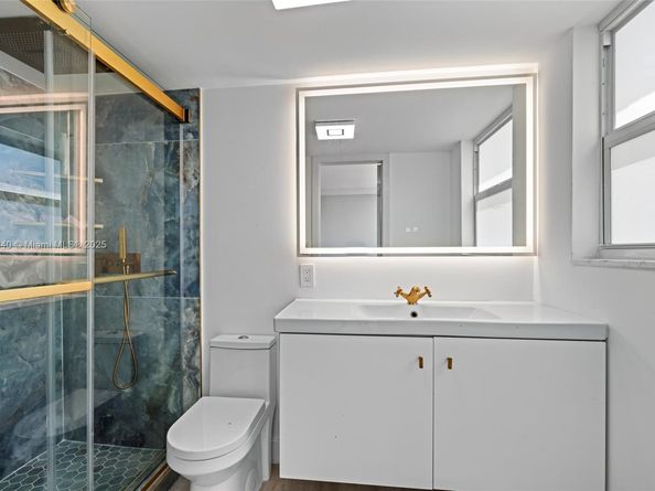 137 Golden Isles Dr 305, Hallandale Beach FL 33009