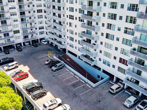 137 Golden Isles Dr 305, Hallandale Beach FL 33009