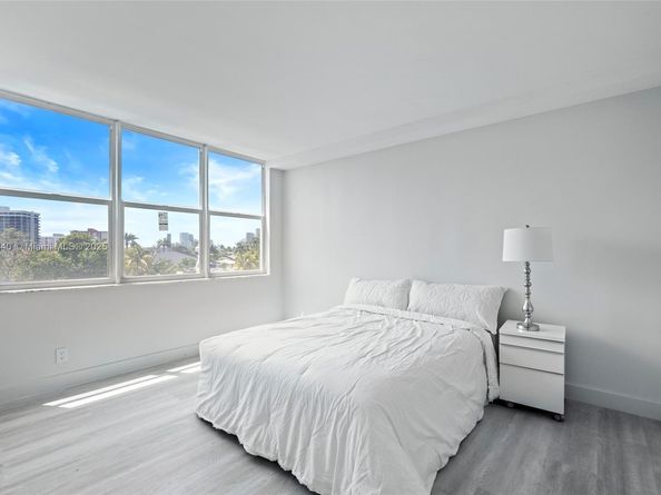 137 Golden Isles Dr 305, Hallandale Beach FL 33009